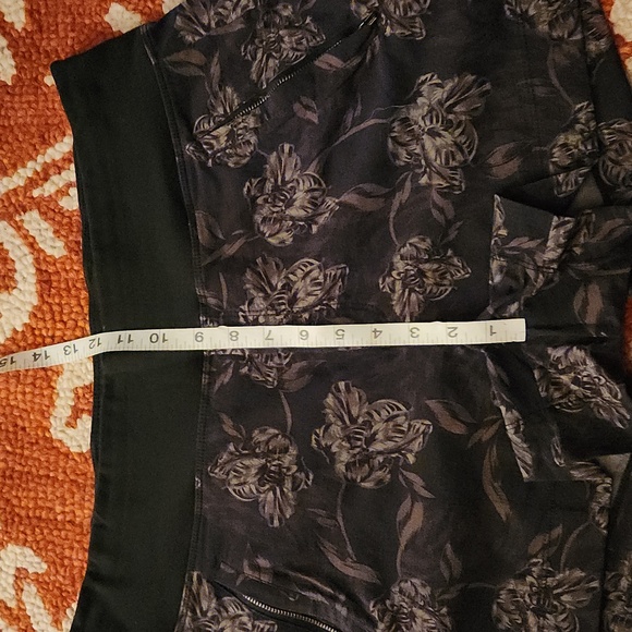 Athleta Trekkie North Printed short size 14 - Picture 10 of 10